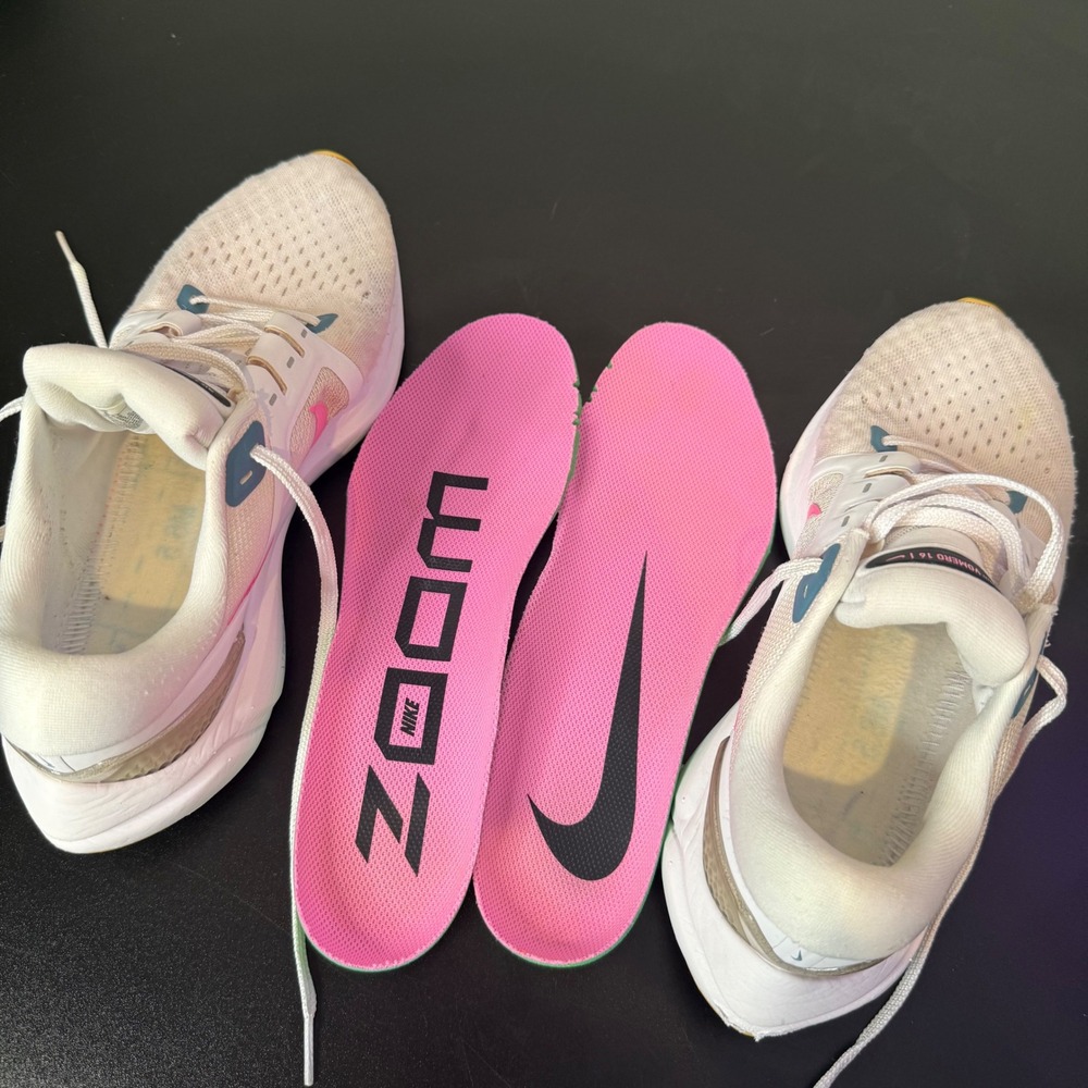 Nike Air Zoom Vomero‎ 16 Womens Size 8 White Pink Running Shoes Athleisure - Picture 2 of 15